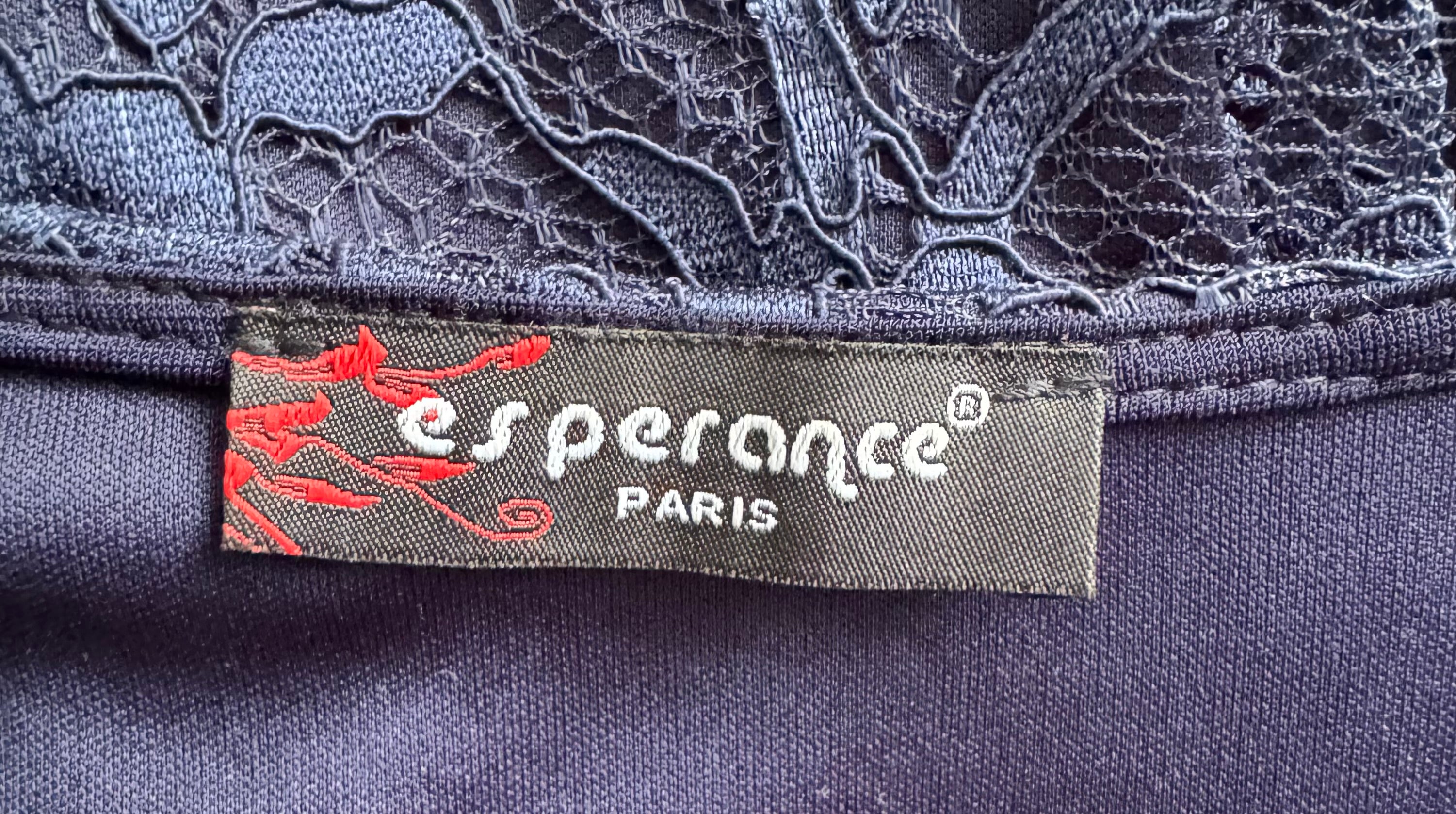 Robe en dentelle bleu marine – Élégance intemporelle