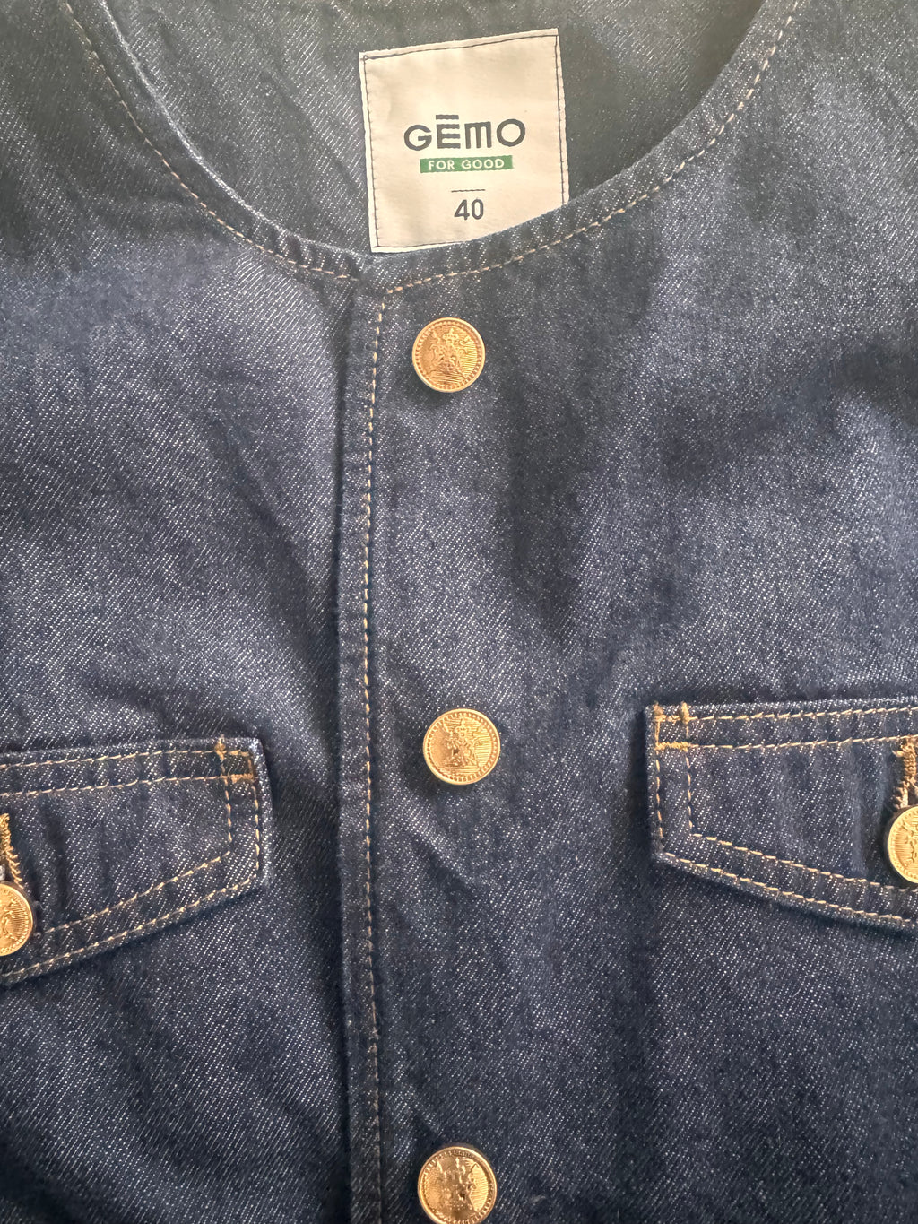 Veste en jean bleu brut à boutons dorés – Gémo – Taille 40