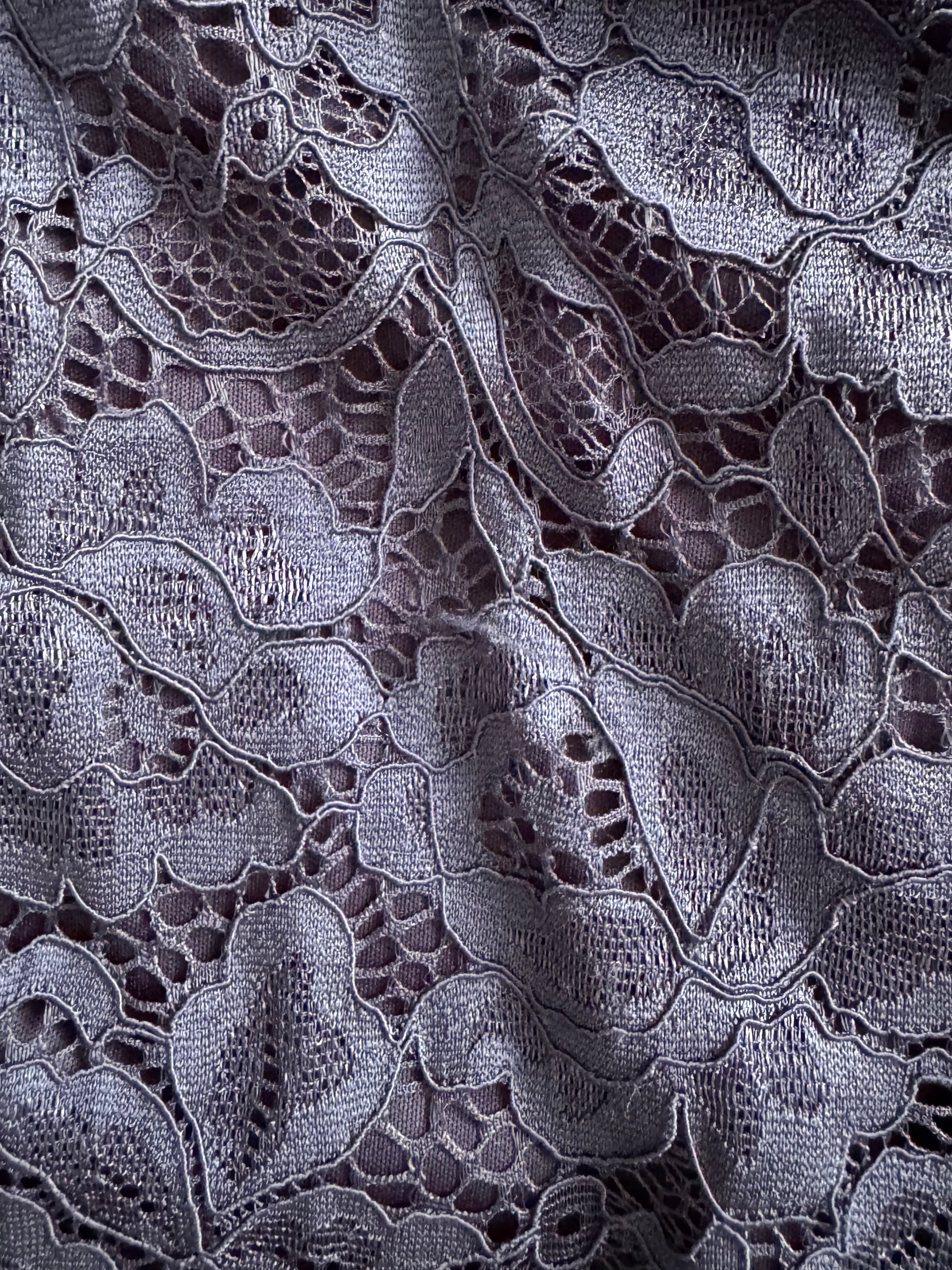Robe en dentelle bleu marine – Élégance intemporelle