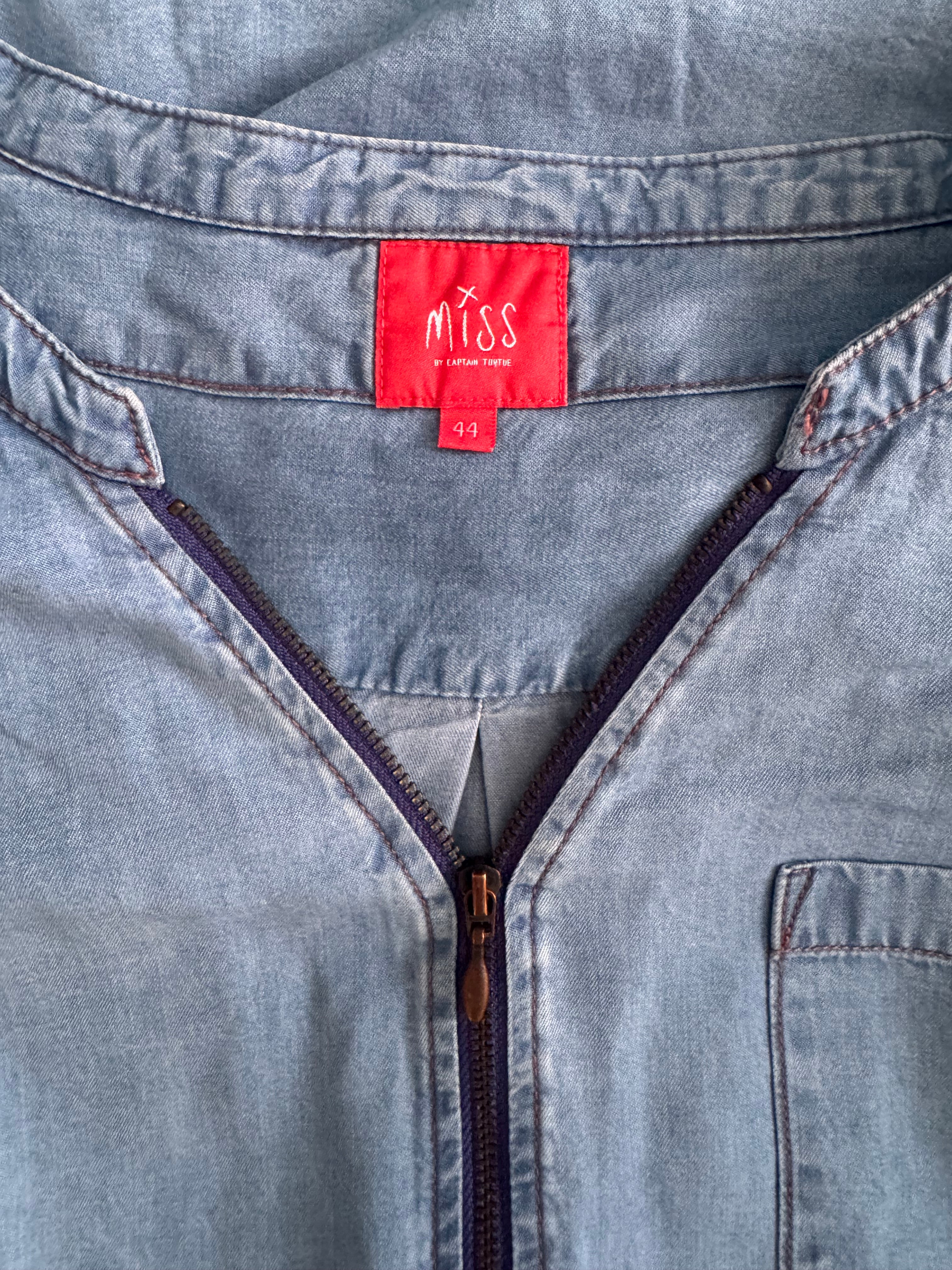 Blouse effet denim zippée Miss by Captain Tortue – Taille 44