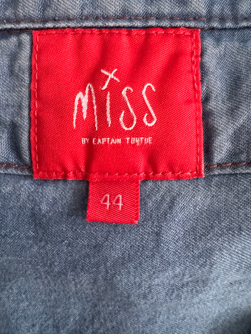 Blouse effet denim zippée Miss by Captain Tortue – Taille 44