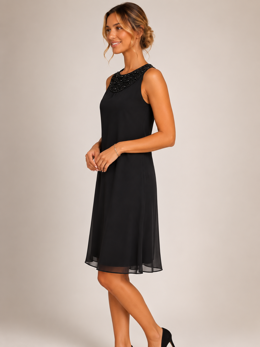 Robe noire Texto à col orné de perles – Taille M