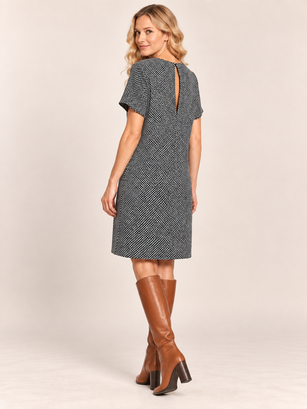Robe droite noire et blanche à motifs – H&M – Taille 38