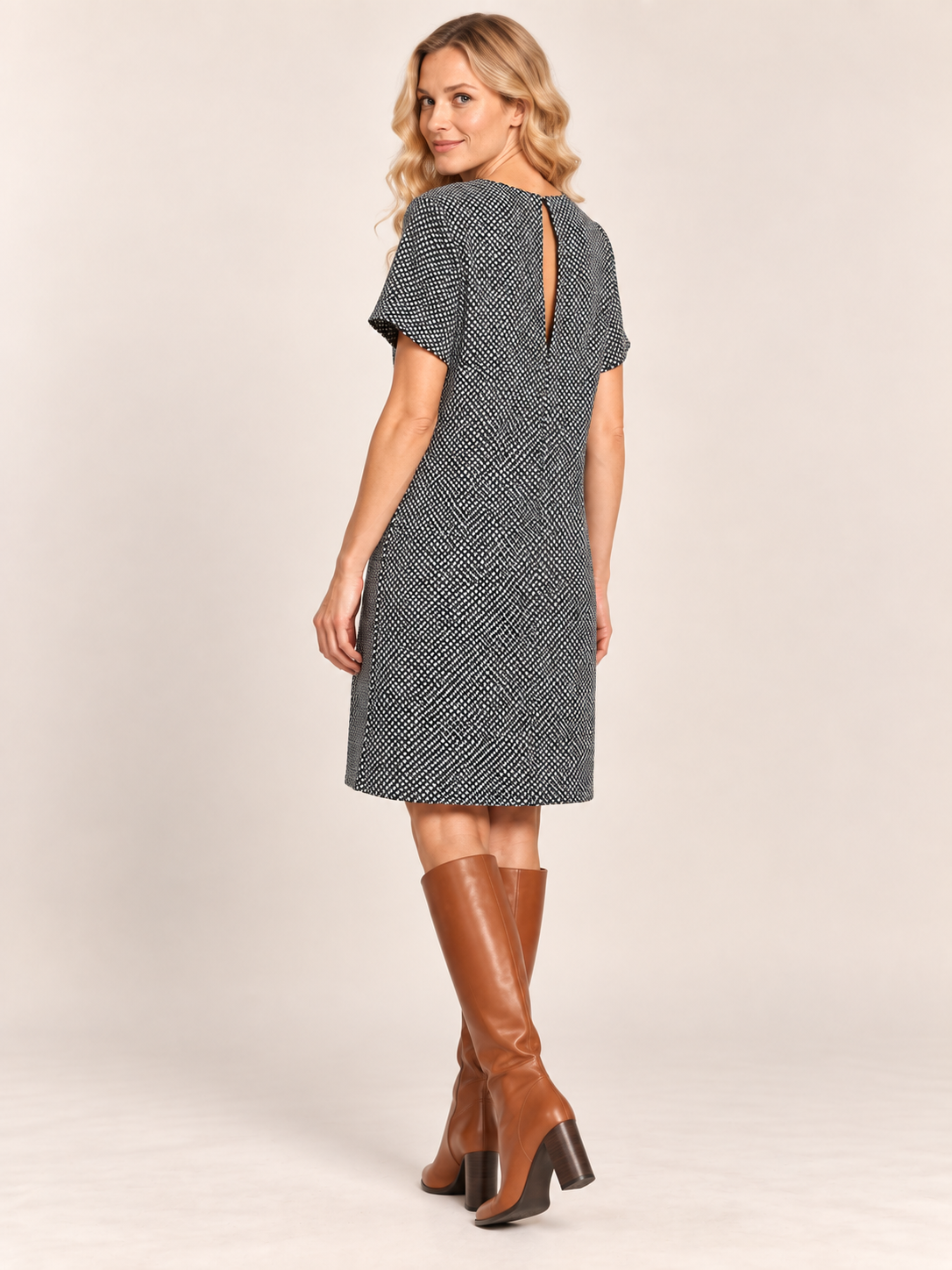 Robe droite noire et blanche à motifs – H&M – Taille 38