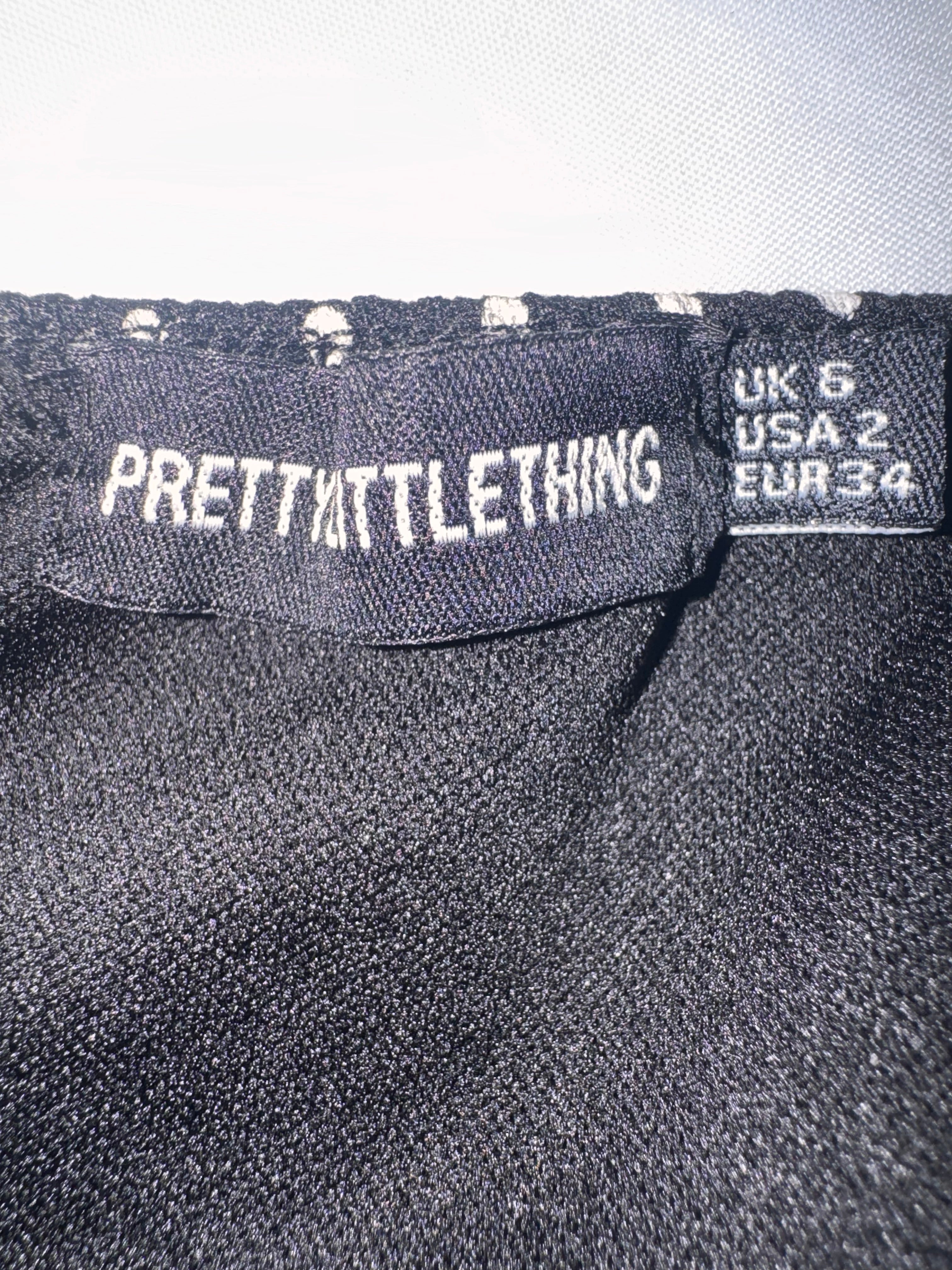 Combinaison pantalon noire à pois PrettyLittleThing – Taille 34