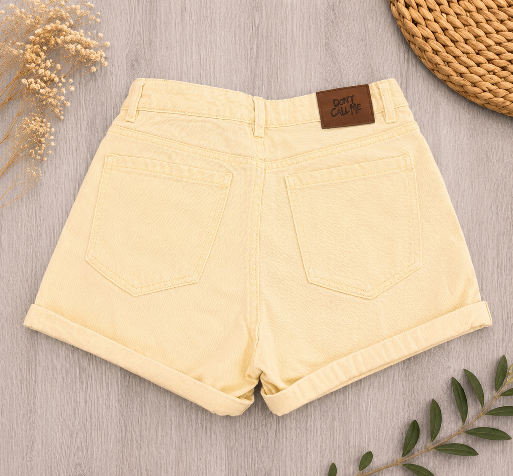 Short en jean jaune pastel taille haute Don’t Call Me by Jennyfer – Taille 34