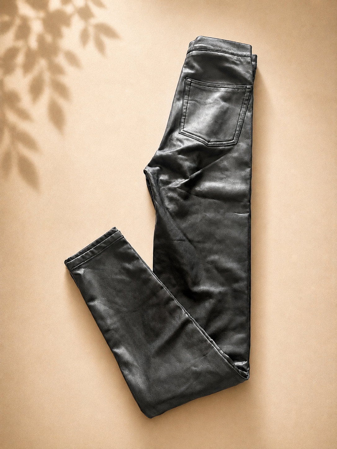 Pantalon en similicuir noir Pull&Bear – Taille 32