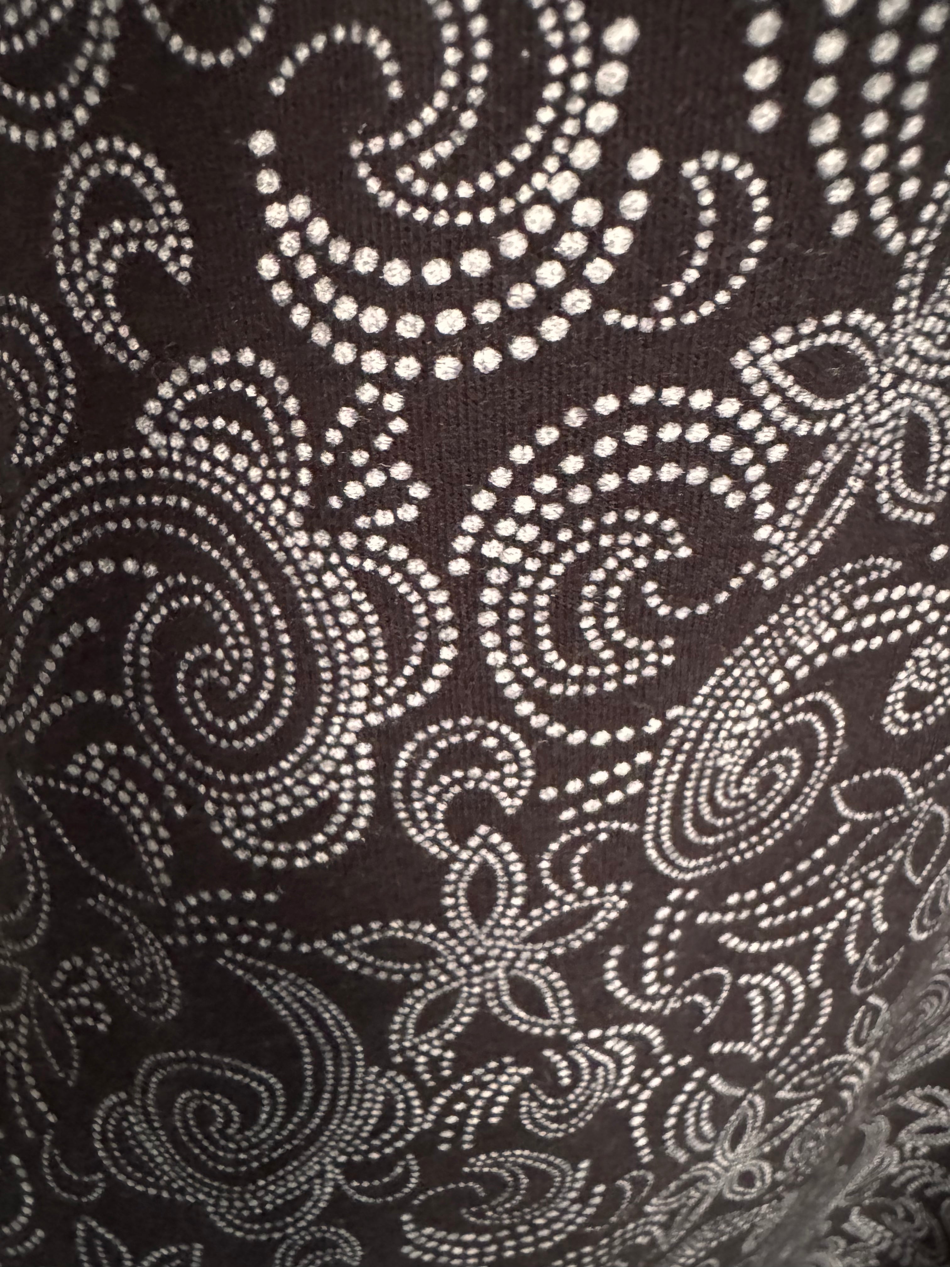 Robe noire à fines bretelles – Imprimé cachemire
