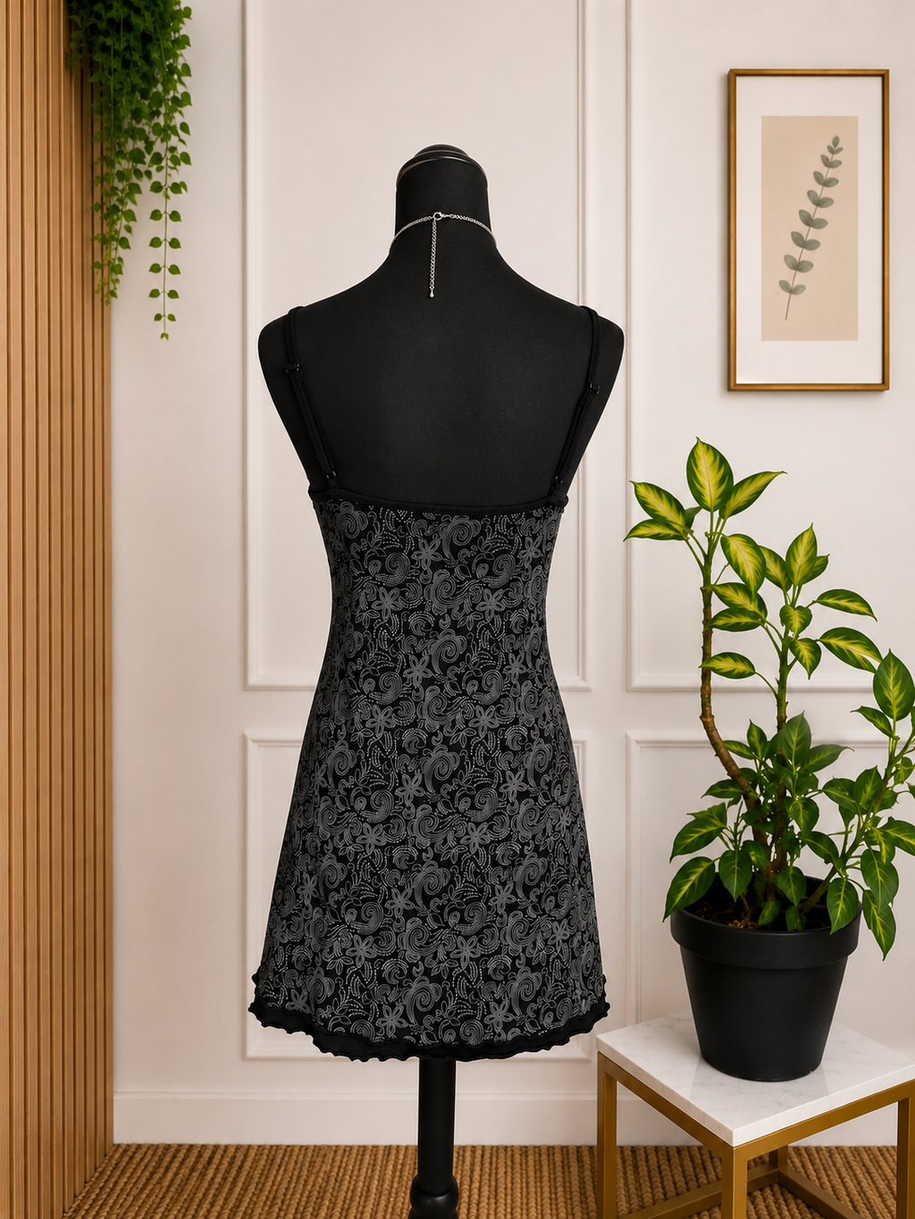 Robe noire à fines bretelles – Imprimé cachemire