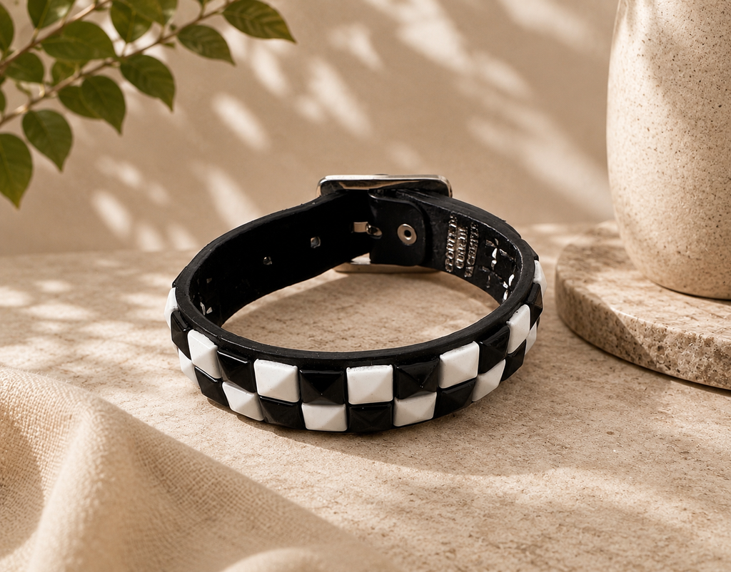 Bracelet clouté noir & blanc – Style Rock Chic