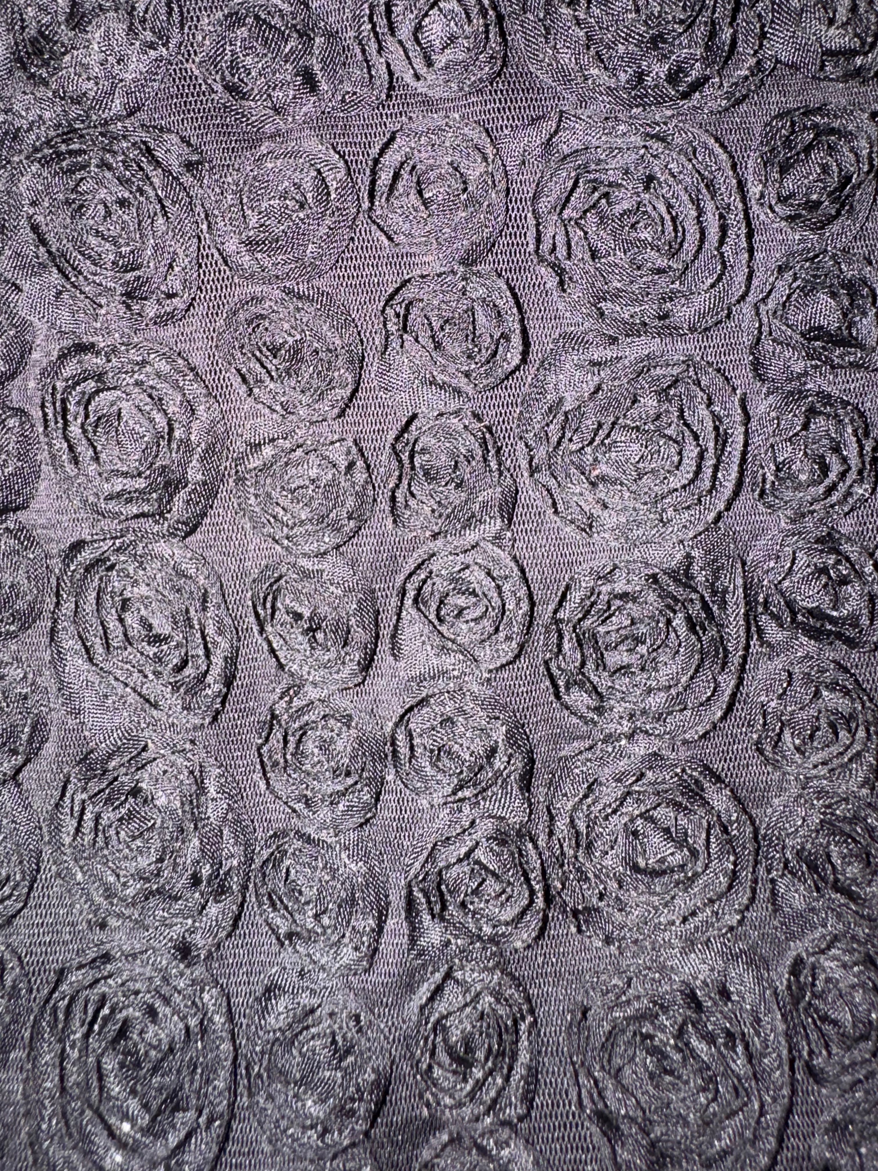 Robe noire texturée à fleurs – Tey Woman