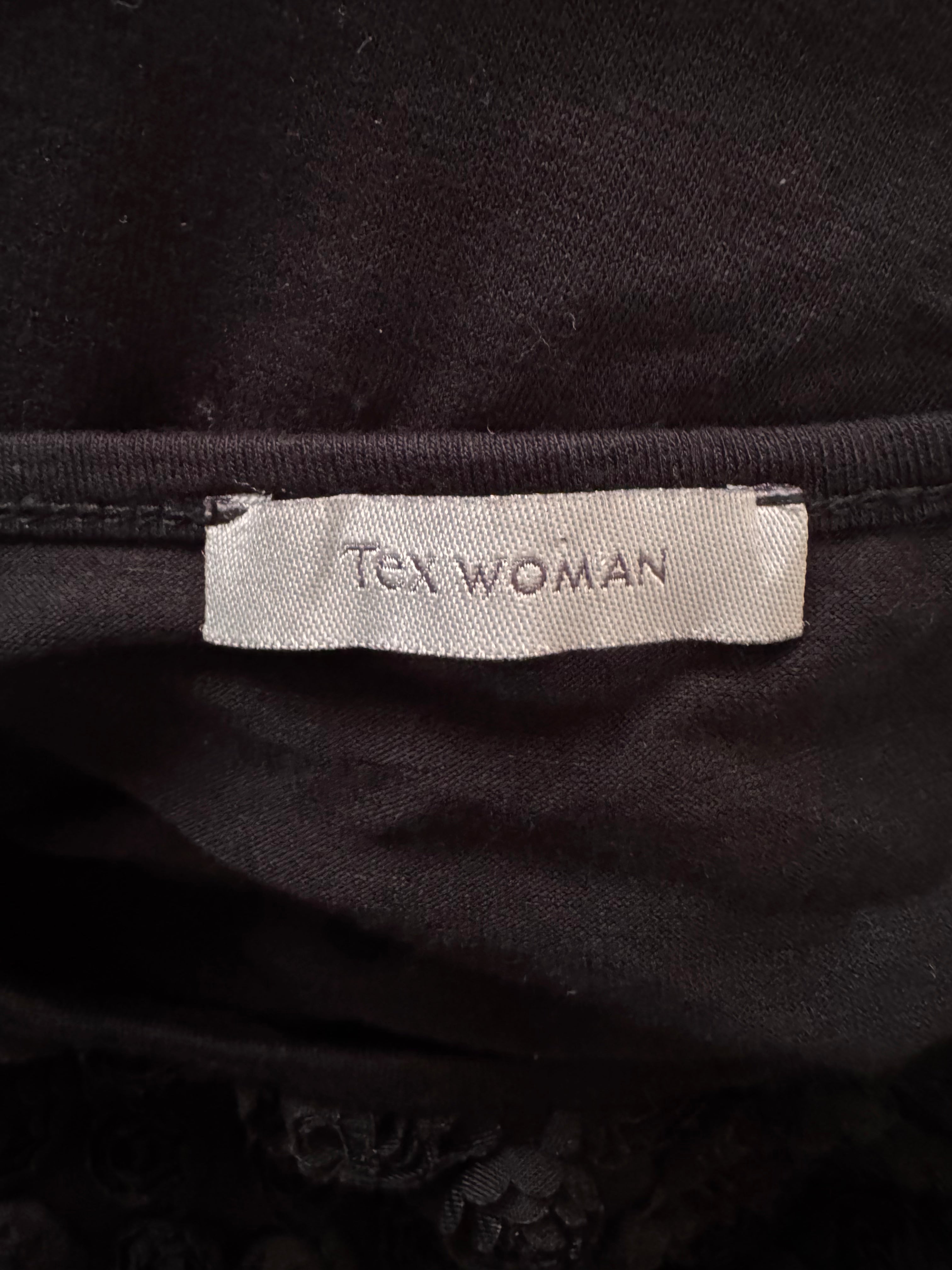 Robe noire texturée à fleurs – Tey Woman