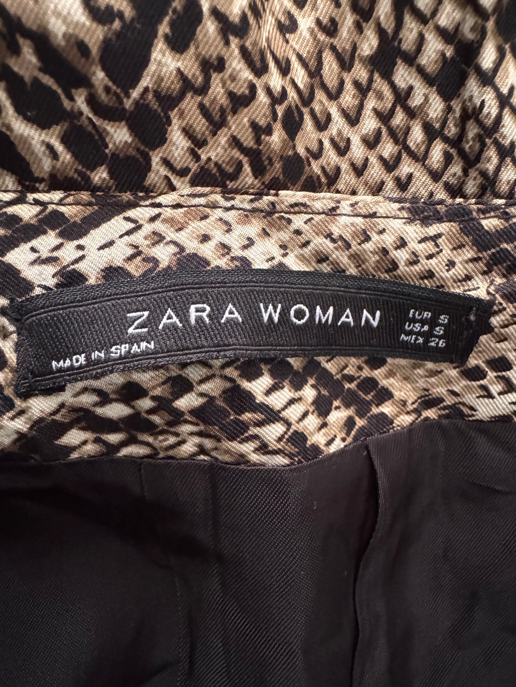 Jupe crayon imprimé animalier – Détails noirs