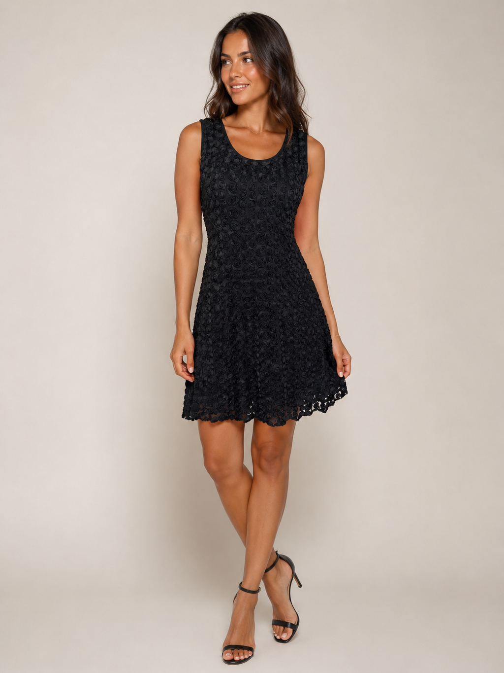 Robe noire texturée à fleurs – Tey Woman