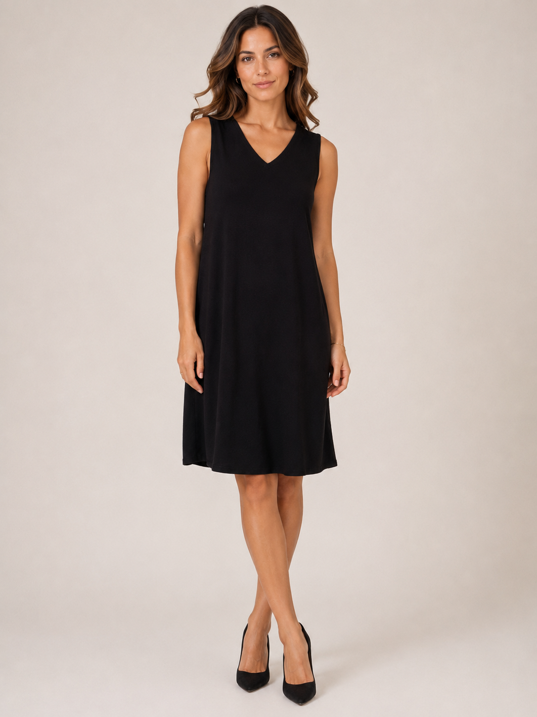 Robe noire élégante sans manches – Dos en V brodé